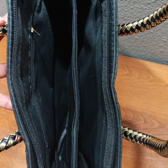 Floral Embroidery HandBag - Picture 3 of 9